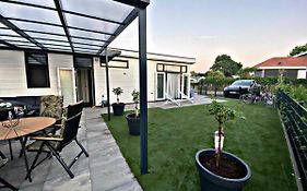 NEW! LuxChalet VAJU RT5-4 Rhederlaagse Meren am See, Strand, Pool